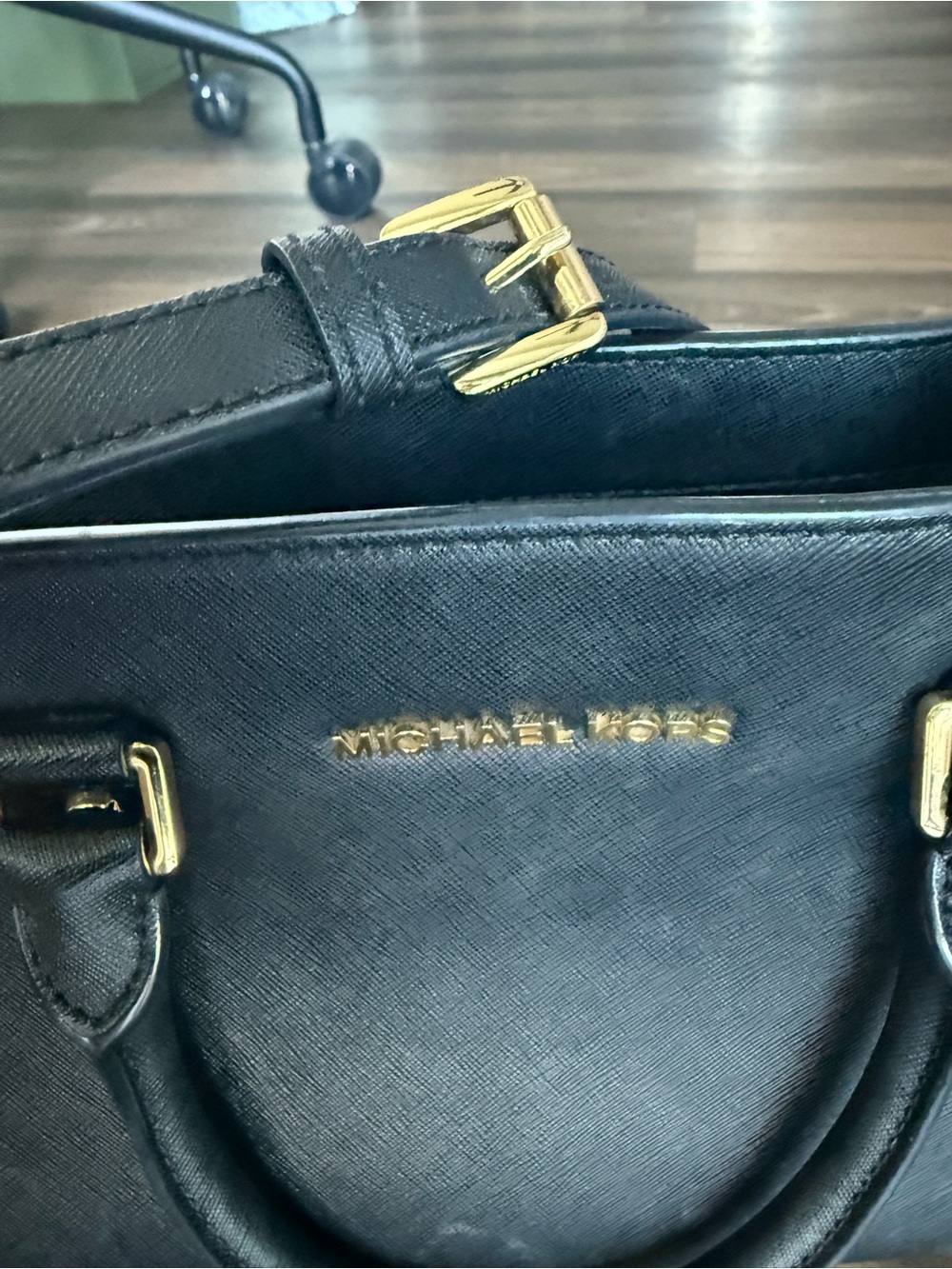 Michael Kors Black Gold Saffiano Satchel Tote Purse & Wristlet Wallet Set - Picture 4 of 9